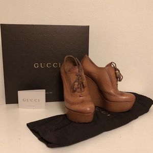 Authentic Gucci wedge Saddle soft tampotano 7.5